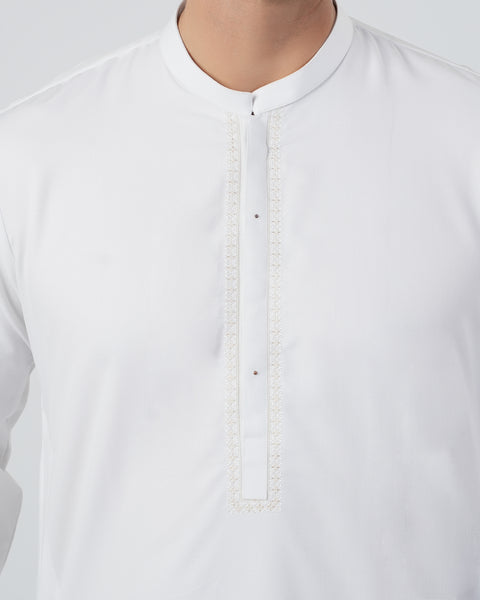 Men's Embroidered Blended Kurta Pajama